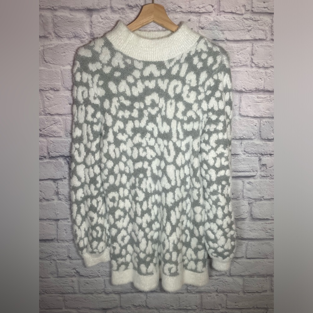 Lands End Mock Neck Tunic Sweater Grey & White Cheetah Print‎ size Large